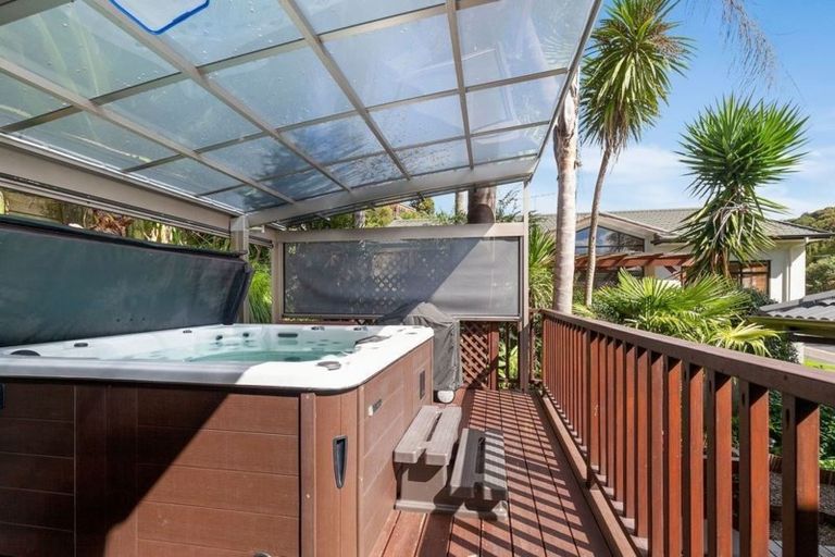 Photo of property in 20 Kate Sheppard Avenue, Torbay, Auckland, 0630