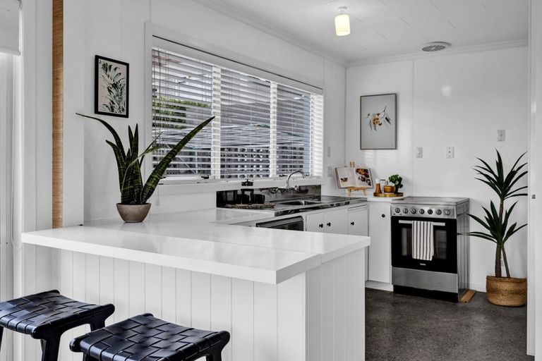 Photo of property in 1/246 Courtenay Street, Strandon, New Plymouth, 4312