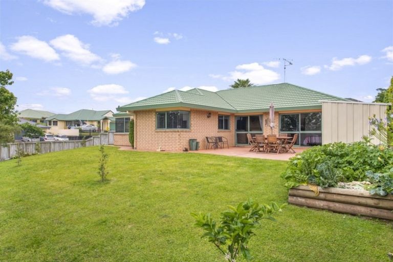 Photo of property in 2 Highgrove Drive, Grandview Heights, Hamilton, 3200