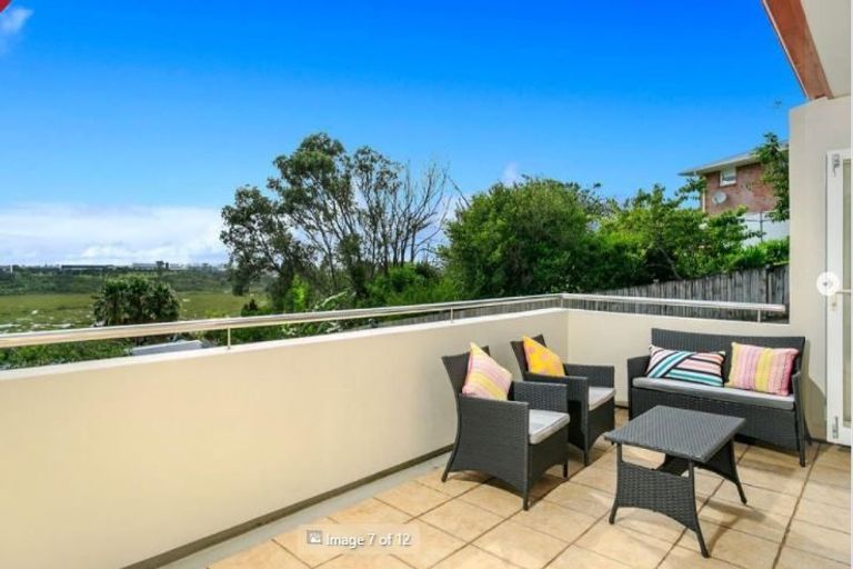 Photo of property in 1/48a Exmouth Road, Northcote, Auckland, 0627
