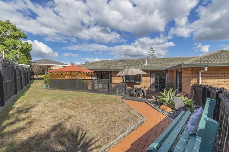 Photo of property in 14 John Lister Close, Golflands, Auckland, 2013