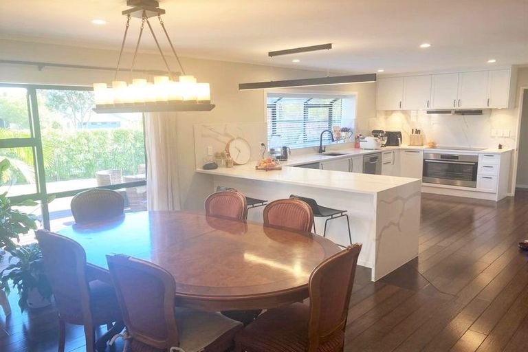 Photo of property in 2 Cesari Place, West Harbour, Auckland, 0618