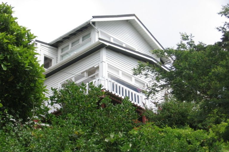 Photo of property in 6 Durham Crescent, Aro Valley, Wellington, 6021