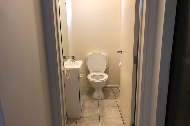 Photo of property in 11/3 Orwell Road, Greenhithe, Auckland, 0632