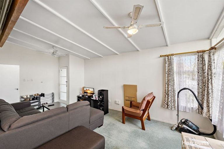 Photo of property in 2 Coburg Street, Henderson, Auckland, 0612