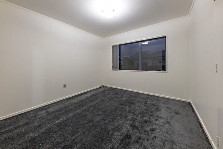 Photo of property in 28 Barneys Farm Road, Clendon Park, Auckland, 2103