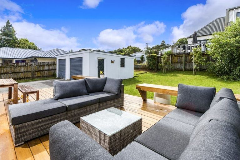Photo of property in 2/8 Wykeham Place, Glenfield, Auckland, 0629