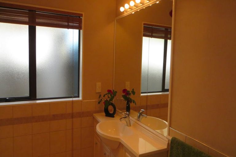 Photo of property in 40 Leafield Crescent, Henderson, Auckland, 0612