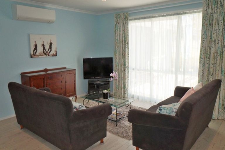 Photo of property in 9 Barbados Way, One Tree Point, 0118