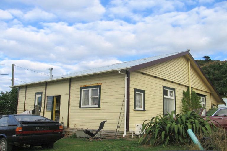 Photo of property in 33 Happy Valley Road, Owhiro Bay, Wellington, 6023