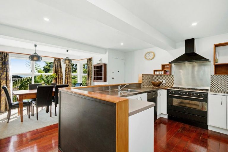 Photo of property in 3a Whiorau Grove, Lowry Bay, Lower Hutt, 5013