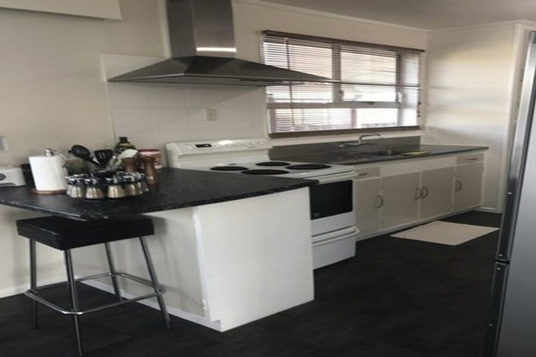 Photo of property in 4 Acacia Street, Kelvin Grove, Palmerston North, 4414