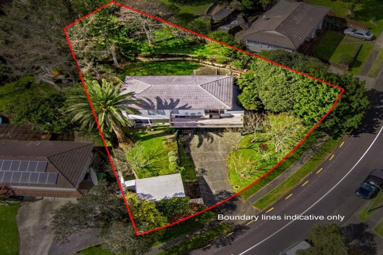 Photo of property in 15 Robbies Road, Shelly Park, Auckland, 2014