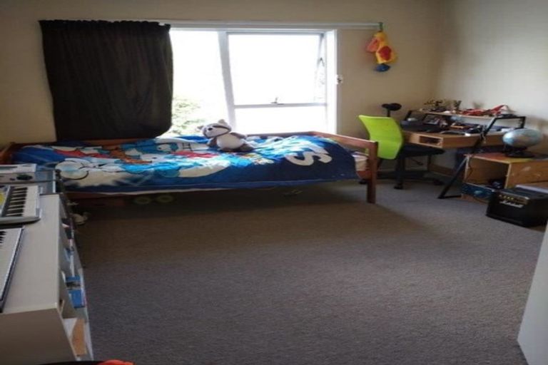 Photo of property in 1/104 Sandspit Road, Shelly Park, Auckland, 2014