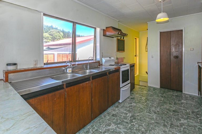 Photo of property in 107 Titiro Place, Onemana, Whangamata, 3691