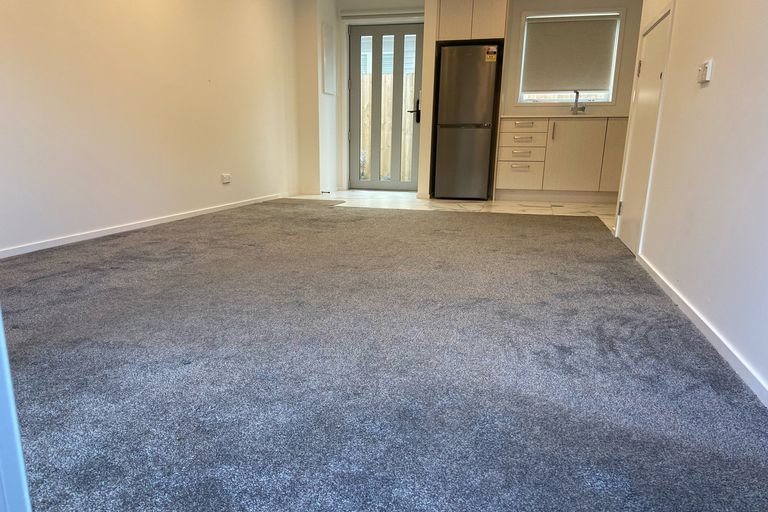 Photo of property in 4/8 Yeovil Road, Te Atatu Peninsula, Auckland, 0610