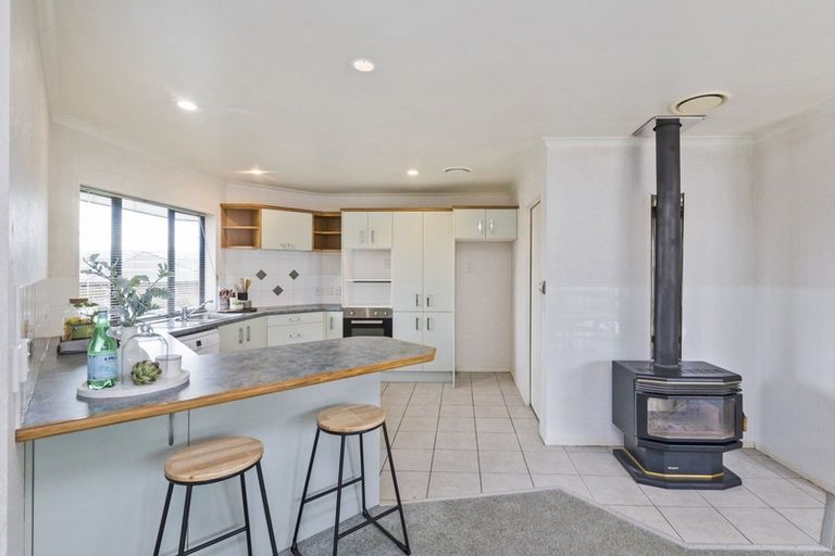 Photo of property in 8 Woodgate Court, Fitzherbert, Palmerston North, 4410