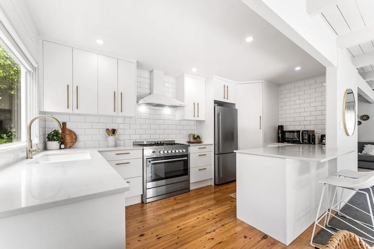 Photo of property in 122 Stanmore Bay Road, Stanmore Bay, Whangaparaoa, 0932