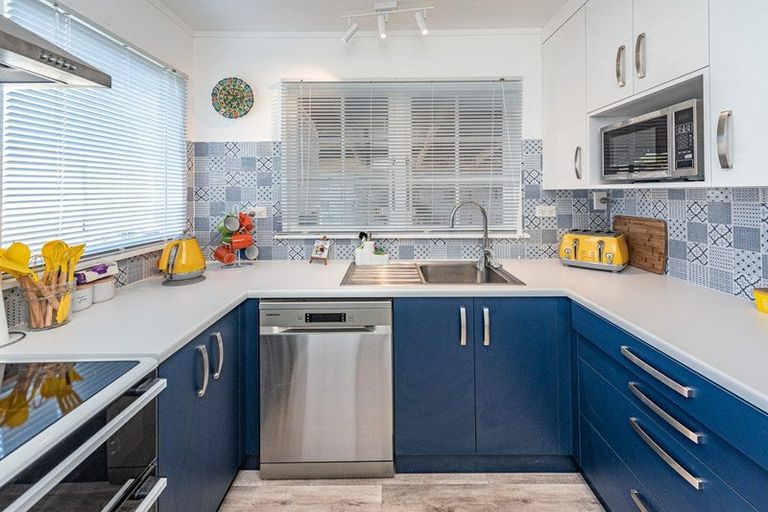 Photo of property in 16 Cambridge Street, Gonville, Whanganui, 4501