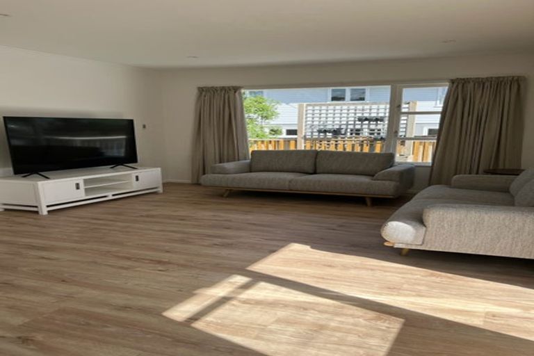 Photo of property in 40 Trinidad Road, Sunnynook, Auckland, 0620