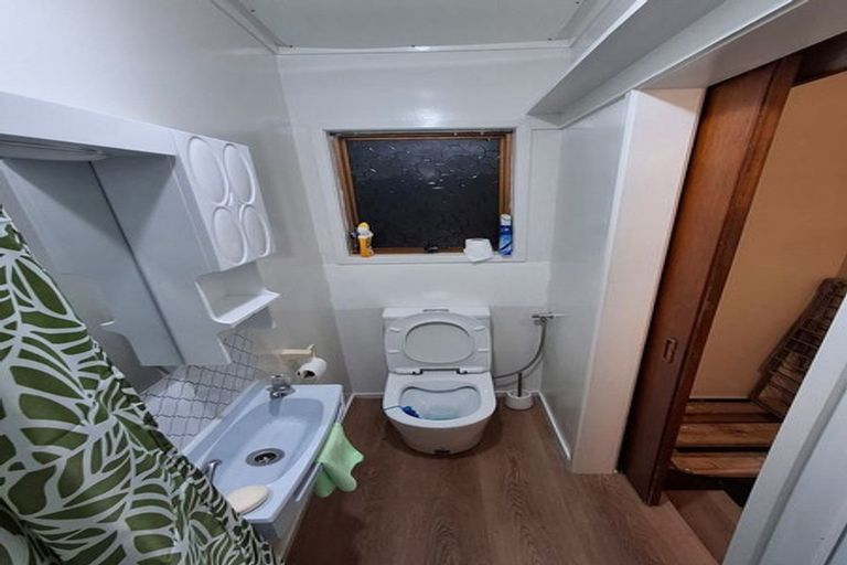 Photo of property in 2/918 Beach Road, Waiake, Auckland, 0630