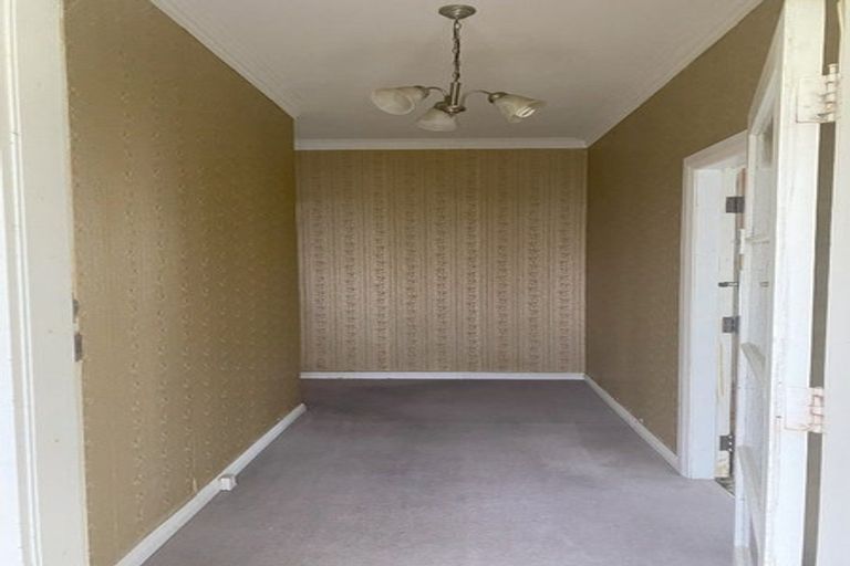 Photo of property in 17 Raroa Terrace, Tawa, Wellington, 5028