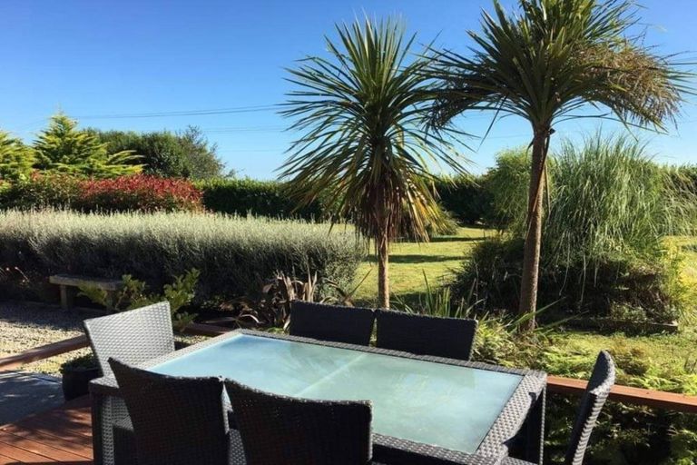 Photo of property in 75 Waikawa Beach Road, Manakau, Levin, 5573