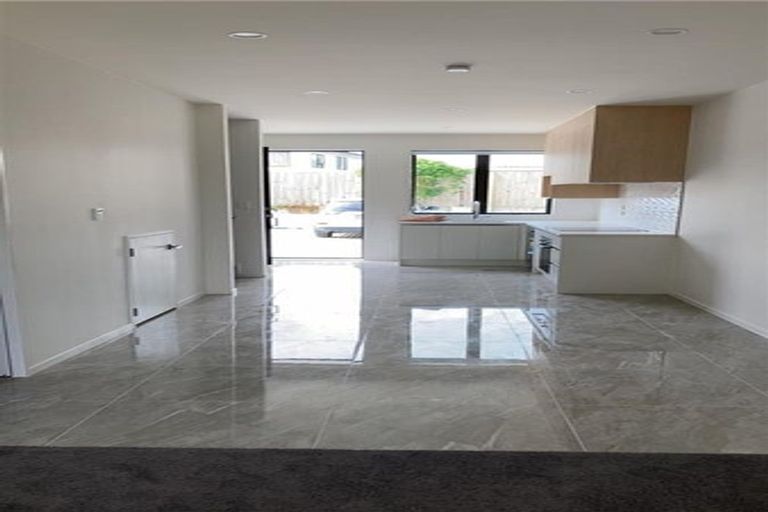 Photo of property in 8/1 Sylvan Crescent, Te Atatu South, Auckland, 0610