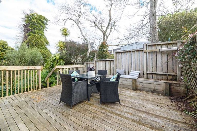 Photo of property in 2a/123 Hutchinsons Road, Bucklands Beach, Auckland, 2014