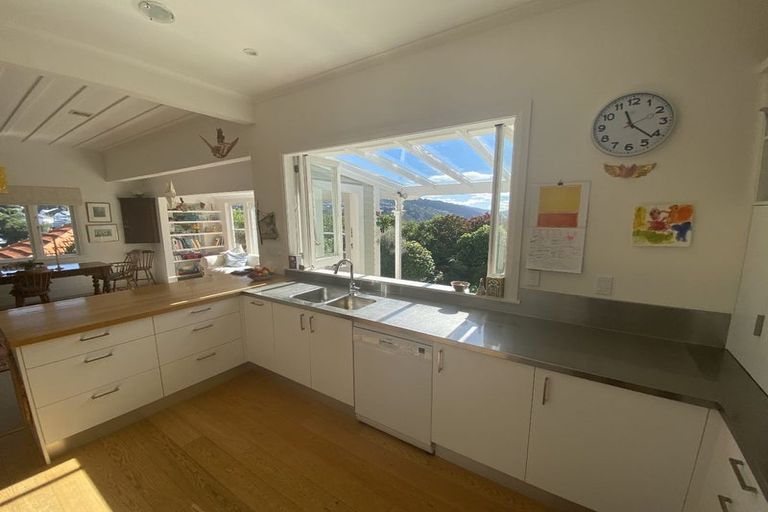 Photo of property in 25 Saint Michaels Crescent, Kelburn, Wellington, 6012