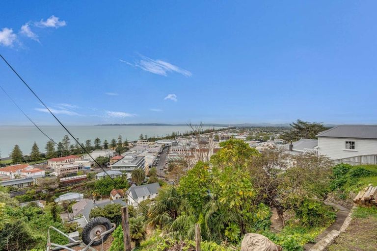 Photo of property in 3 Onslow Road, Bluff Hill, Napier, 4110