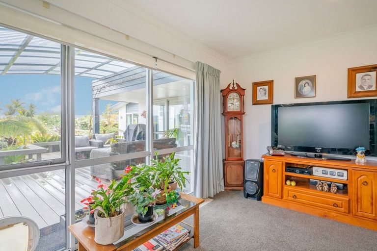 Photo of property in 20 Roseberry Place, Whitianga, 3510