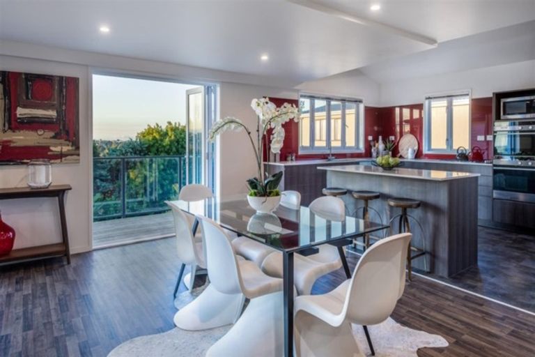 Photo of property in 16 Ridge Road, Waiake, Auckland, 0630