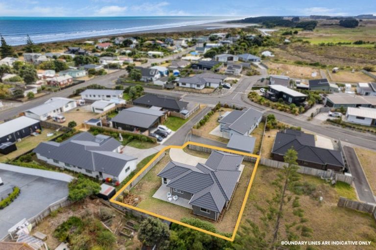 Photo of property in 53 Seagrass Place, Otaki Beach, Otaki, 5512