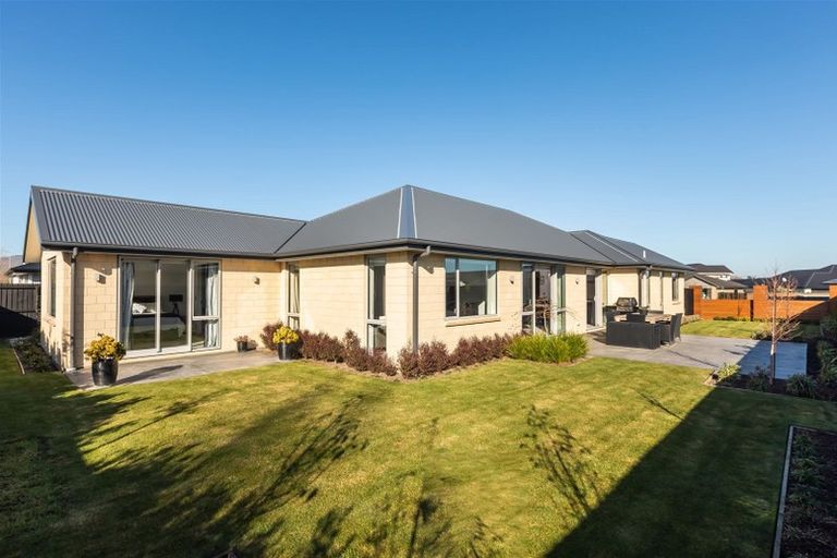 Photo of property in 15 Bargrove Close, Halswell, Christchurch, 8025