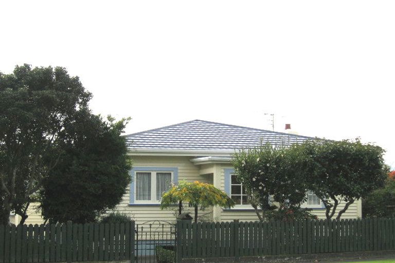 Photo of property in 2 Garden Road, Avalon, Lower Hutt, 5011