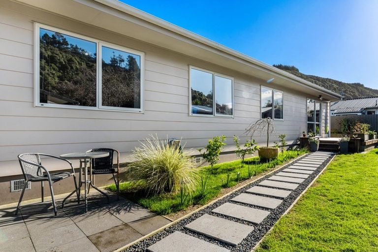 Photo of property in 6b Pokaka Street, Birchville, Upper Hutt, 5018