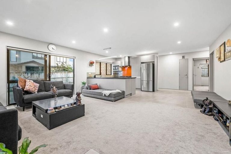 Photo of property in 9 View Road, Mangere, Auckland, 2022