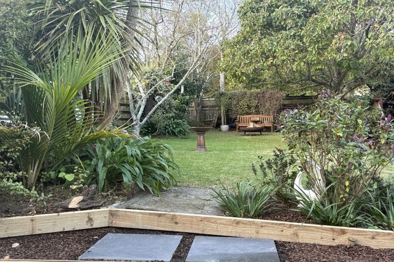 Photo of property in 20 Heaphy Street, Westown, New Plymouth, 4310