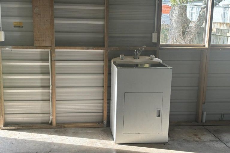 Photo of property in 40 Wrantage Street, Westown, New Plymouth, 4310