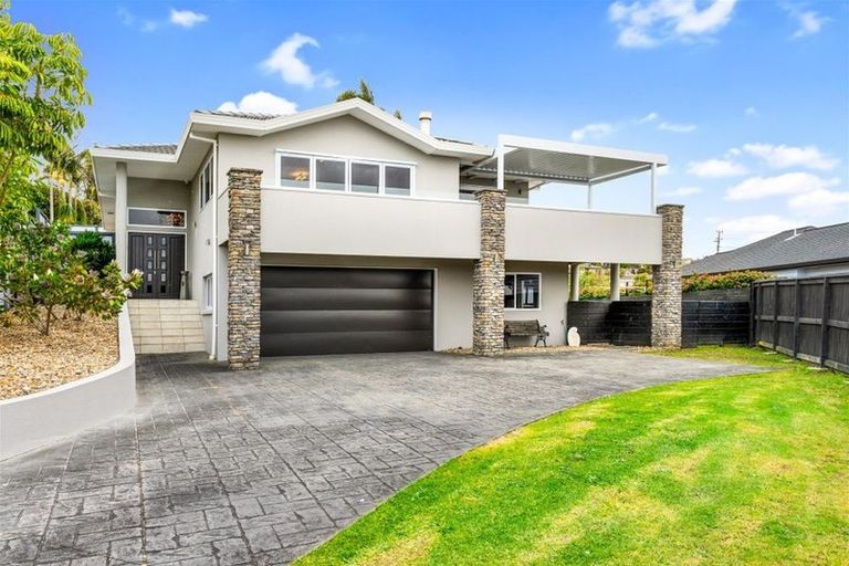 Photo of property in 26 Bernleigh Terrace, West Harbour, Auckland, 0618