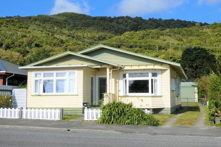 Photo of property in 59 Alexander Street, Greymouth, 7805