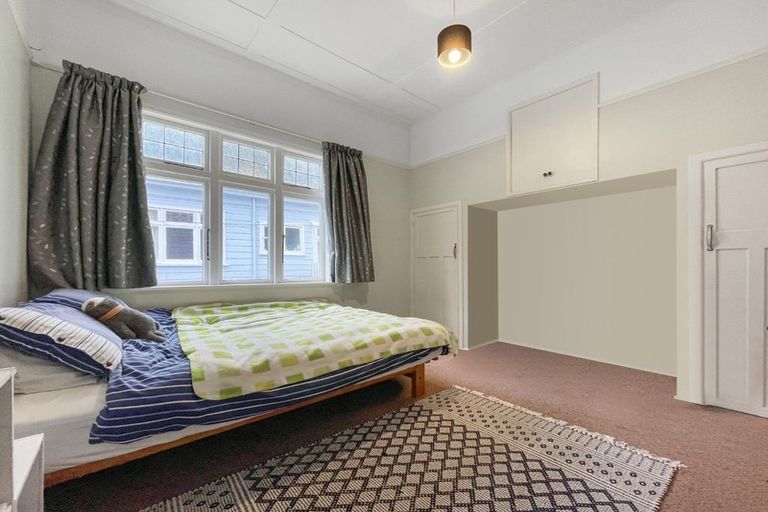 Photo of property in 8 Rixon Grove, Mount Victoria, Wellington, 6011