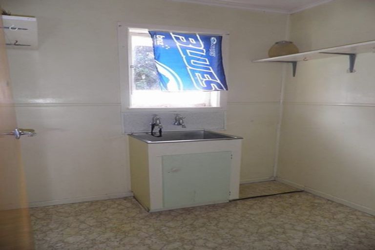 Photo of property in 8 Kohekohe Street, New Lynn, Auckland, 0600