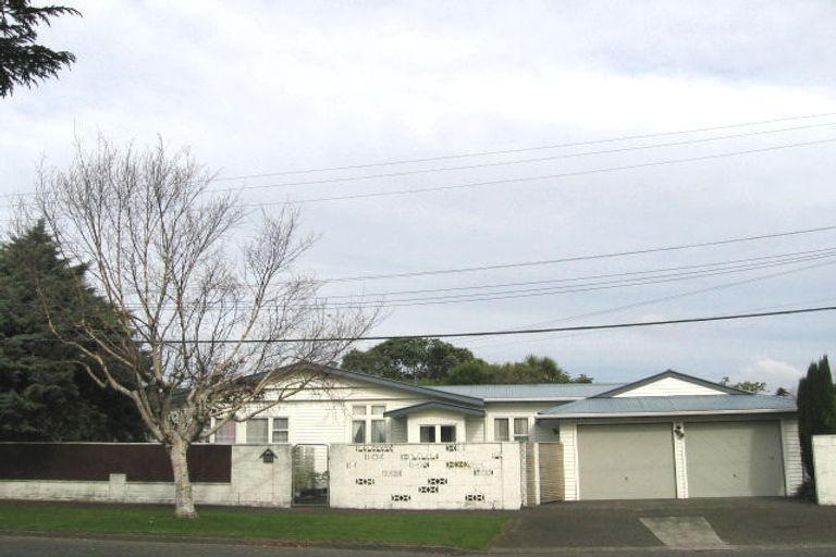 Photo of property in 1 Garden Road, Avalon, Lower Hutt, 5011
