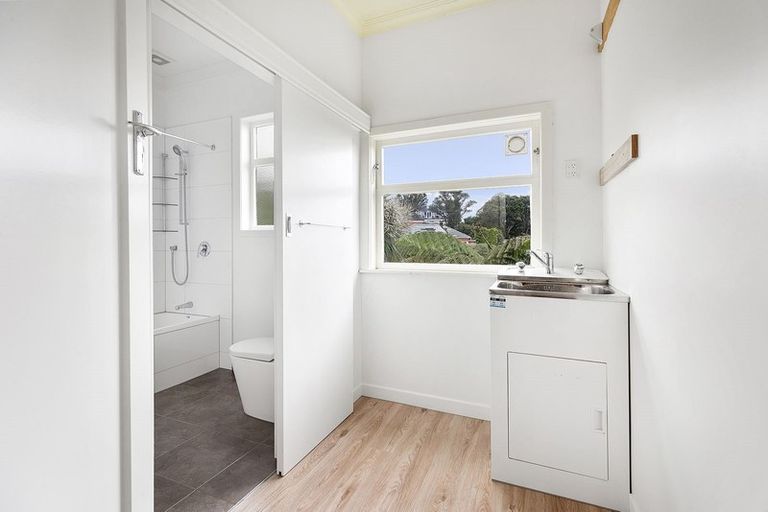 Photo of property in 43a Nevay Road, Miramar, Wellington, 6022