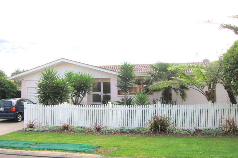 Photo of property in 4 Indus Place, Half Moon Bay, Auckland, 2012