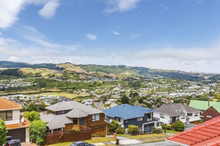 Photo of property in 18 Ordley Grove, Tawa, Wellington, 5028