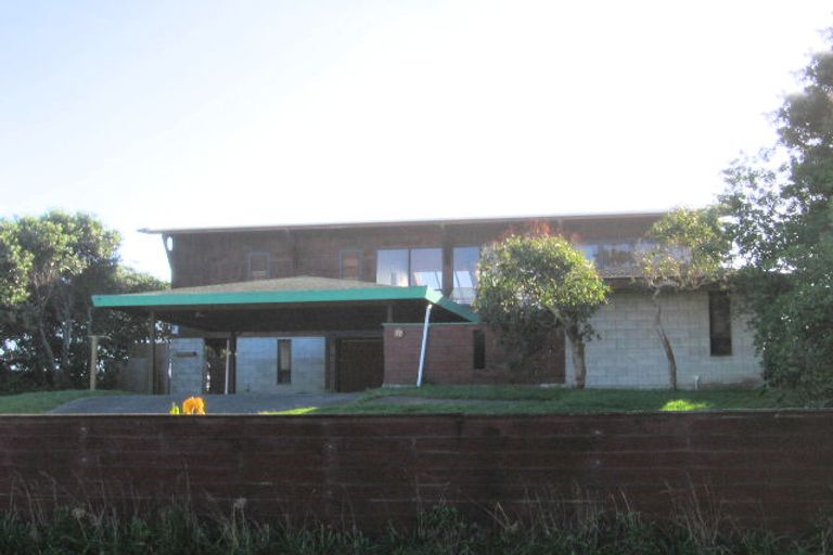 Photo of property in 77 Field Way, Waikanae Beach, Waikanae, 5036