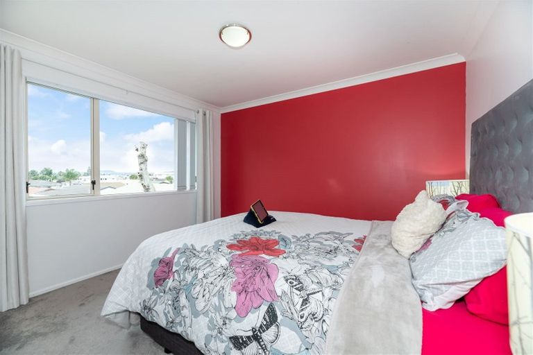 Photo of property in 1/137 Te Atatu Road, Te Atatu South, Auckland, 0610